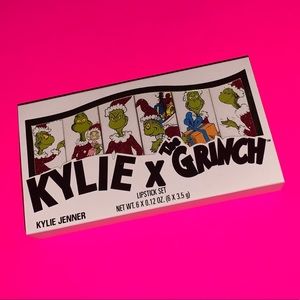 Kylie Cosmetics X The Grinch Lipstick set🎄